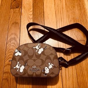 New never used COACH SNOOPY crossbody purse! Smoke/pet free home.
